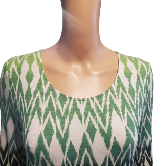 Chico's Size S (0) Lightweight Stretch Rayon Geometric Ombre 3/4 Sleeve Top - Picture 2 of 8